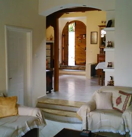 בית נופש Konti's Village House