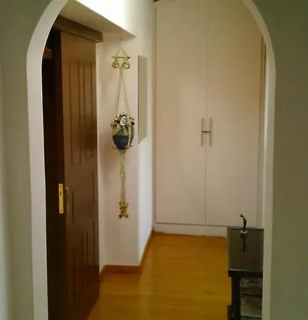בית נופש Konti's Village House *