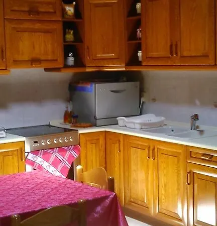 בית נופש Konti's Village House פאלאוקסטריצה