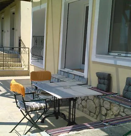 Konti's Village House פאלאוקסטריצה